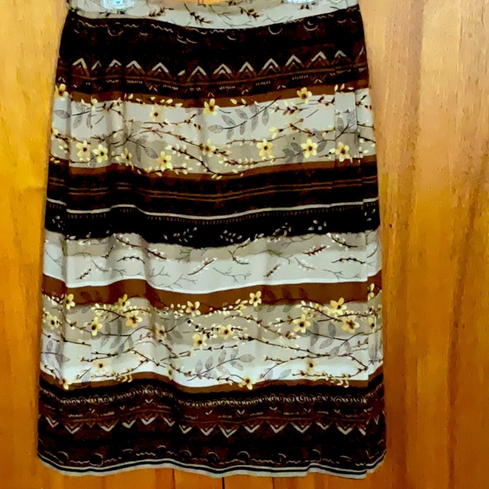 Worthington mid-length skirt; size 10